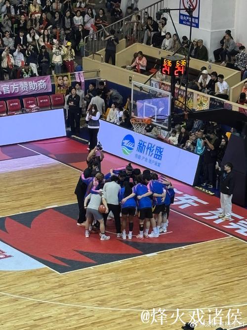 广东男篮比赛迎来听障女篮队员观赛 广东男篮比赛迎来听障女篮队员观赛